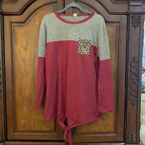 T-shirt, color block with leopard pocket.